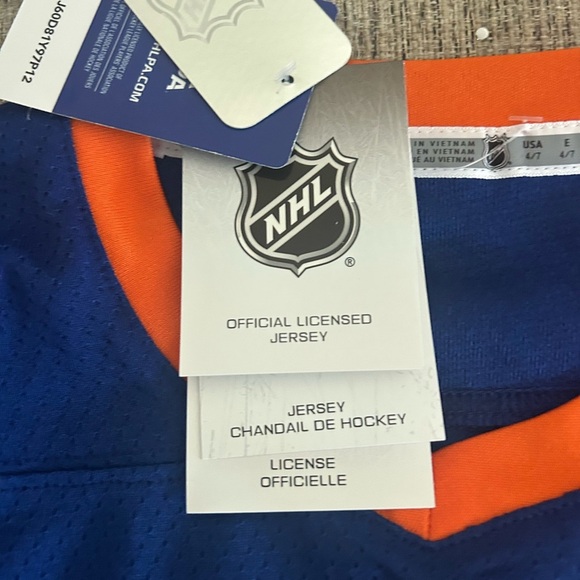 NWT NHL Blue and Orange Islanders Jersey for kids - Picture 4 of 7